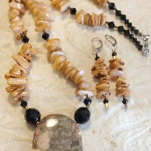 Brown Shell Chip Brown Lacy Stone Pendant Black Glass Necklace Earrings Set
